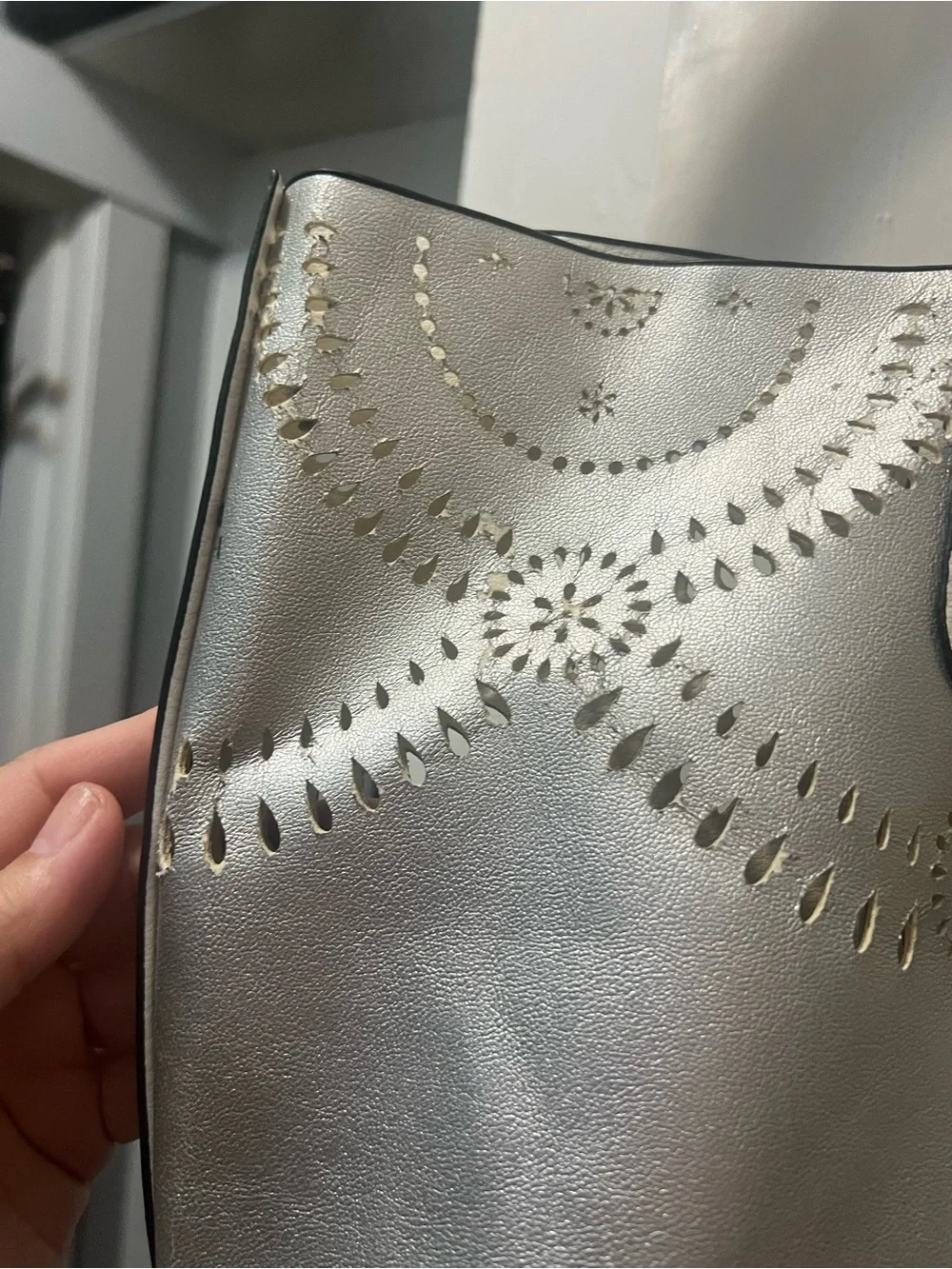 Mellow World looking tote